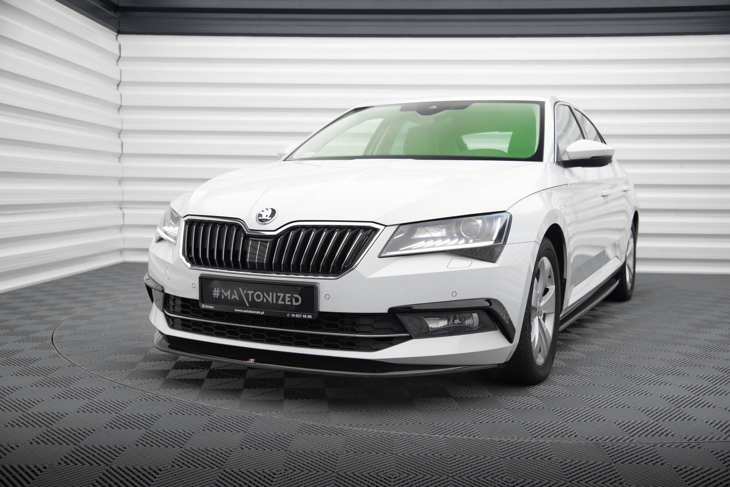 Prednji difuzor V.1 Škoda Superb Mk3