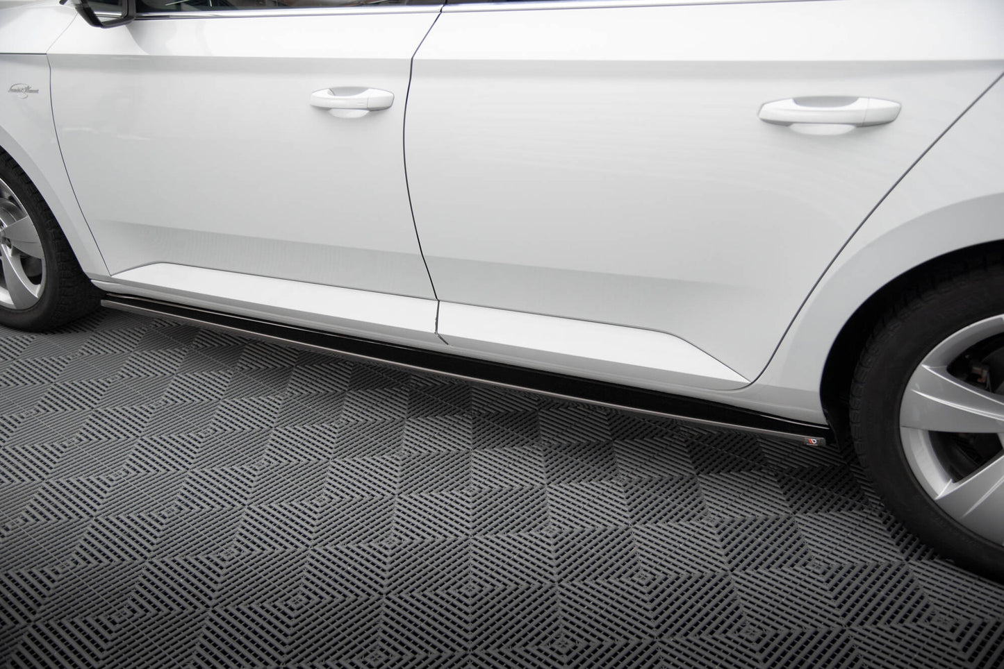 Difuzor bočne lajsne Škoda Superb Mk3