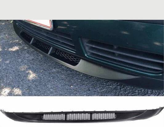 Prednji rub spojlera na braniku odgovara izgledu VW Golf 4 GTI Edition 25