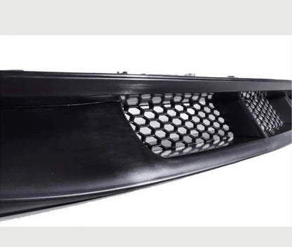 Prednji rub spojlera na braniku odgovara izgledu VW Golf 4 GTI Edition 25