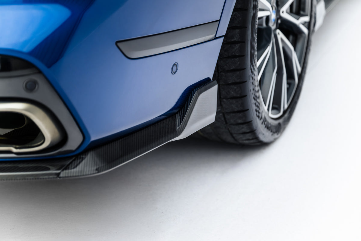 Prepreg Carbon Fiber Rear Diffuser suitable for BMW X7 M-Pack G07 / G07 Facelift (version with towbar)