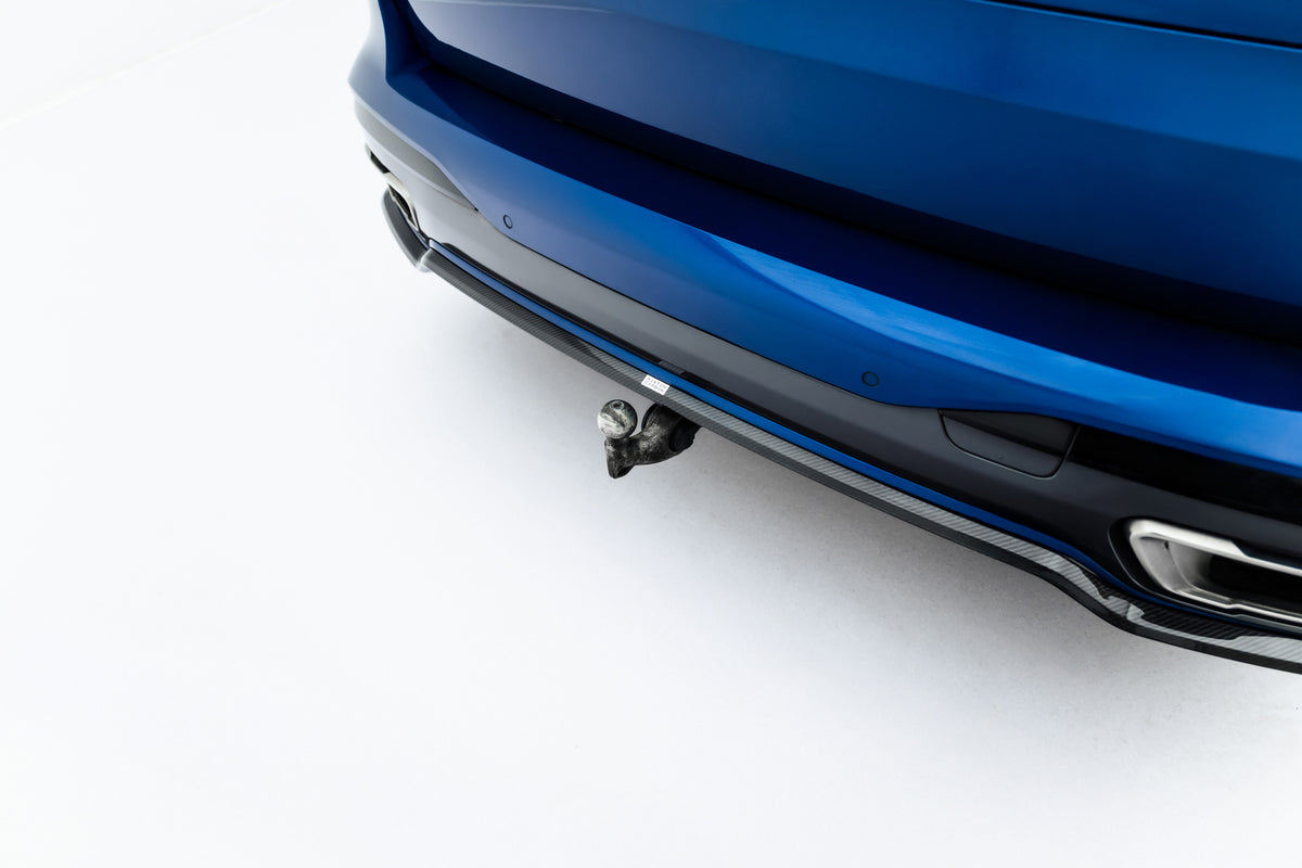 Prepreg Carbon Fiber Rear Diffuser suitable for BMW X7 M-Pack G07 / G07 Facelift (version with towbar)