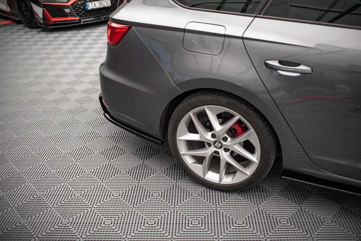 Rear Side Splitters V.2 suitable for Seat Leon FR Sportstourer Mk3