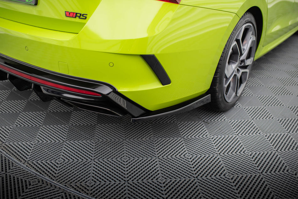 Rear Side Splitters V.4 suitable for Skoda Octavia RS Mk4