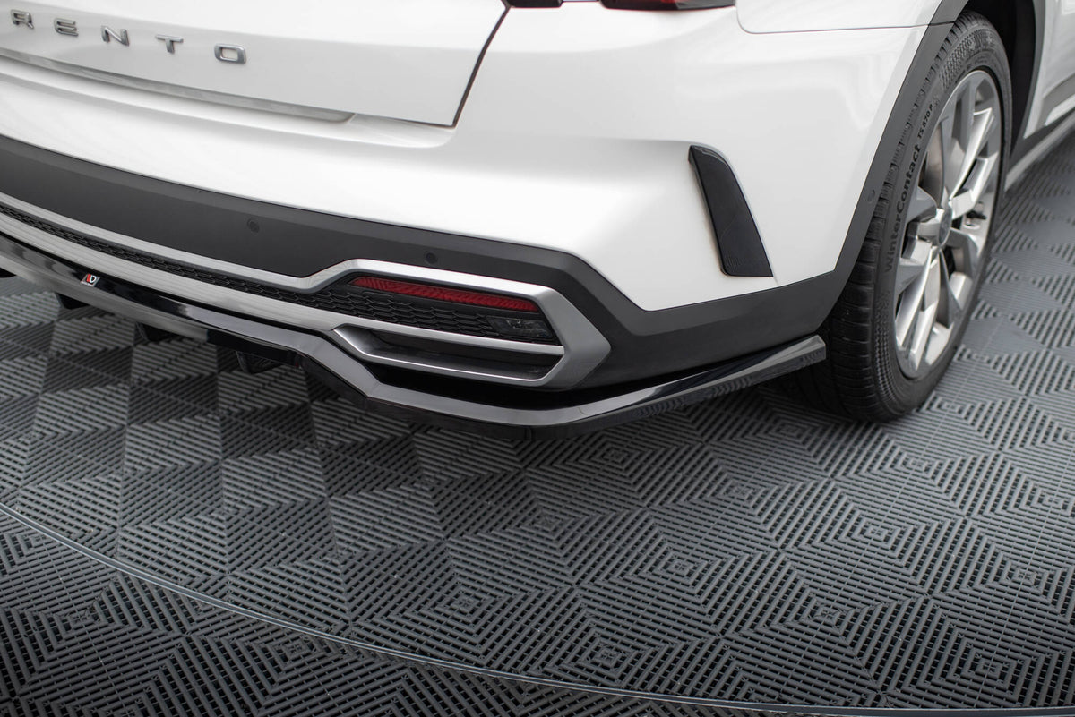 Rear Splitter (with vertical bars) suitable for Kia Sorento Mk4