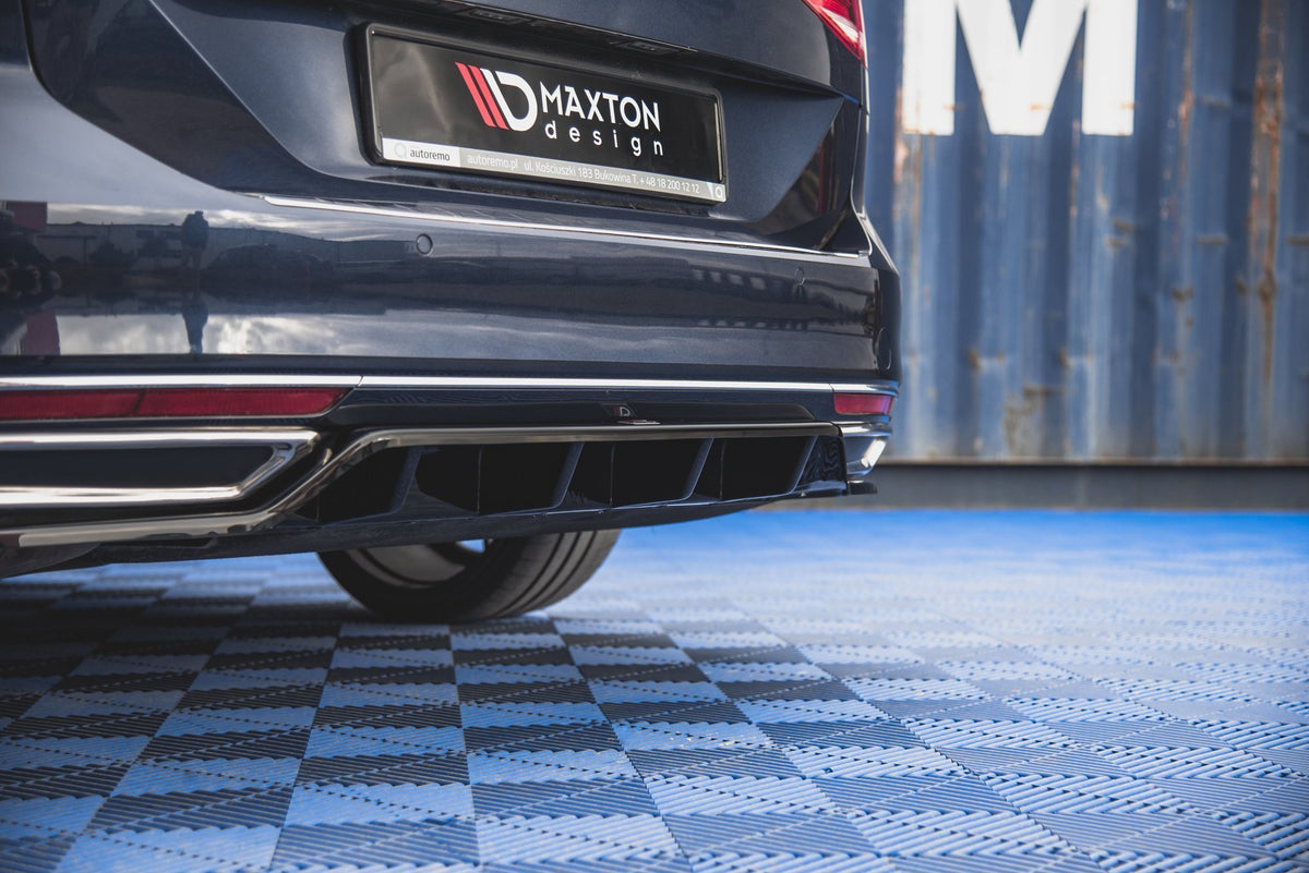 Rear Splitter (with vertical bars) suitable for Volkswagen Passat B8