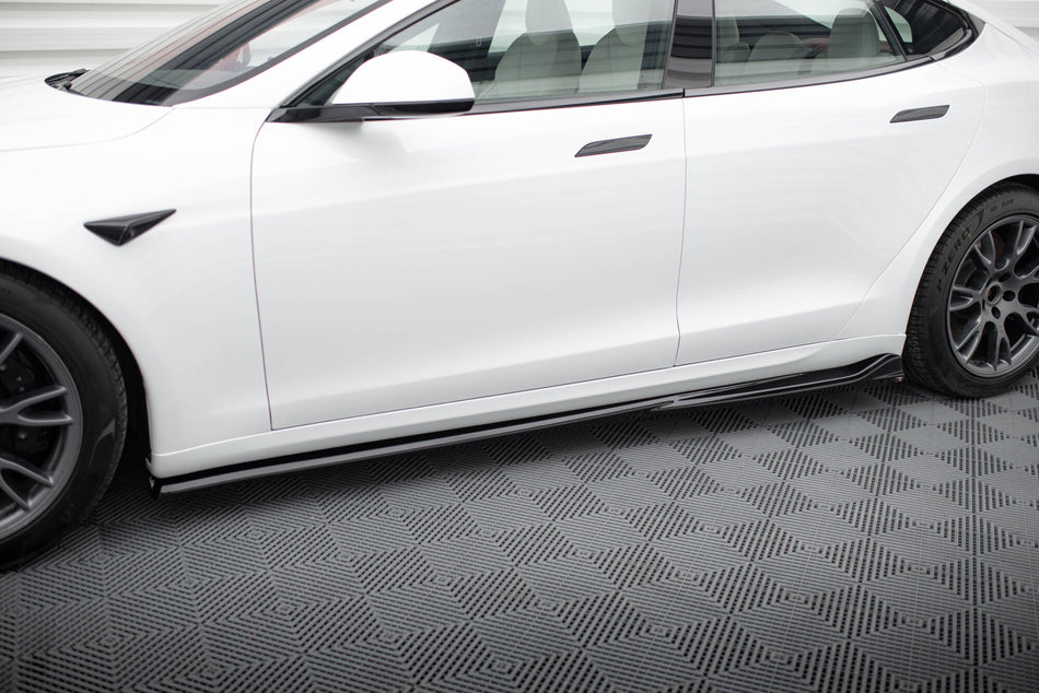 Side Skirts Diffusers V.1 suitable for Tesla Model S Plaid Mk1 Facelift