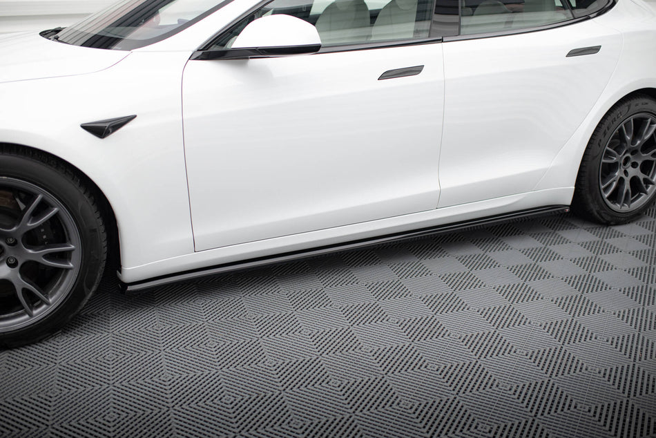 Side Skirts Diffusers V.2 suitable for Tesla Model S Plaid Mk1 Facelift