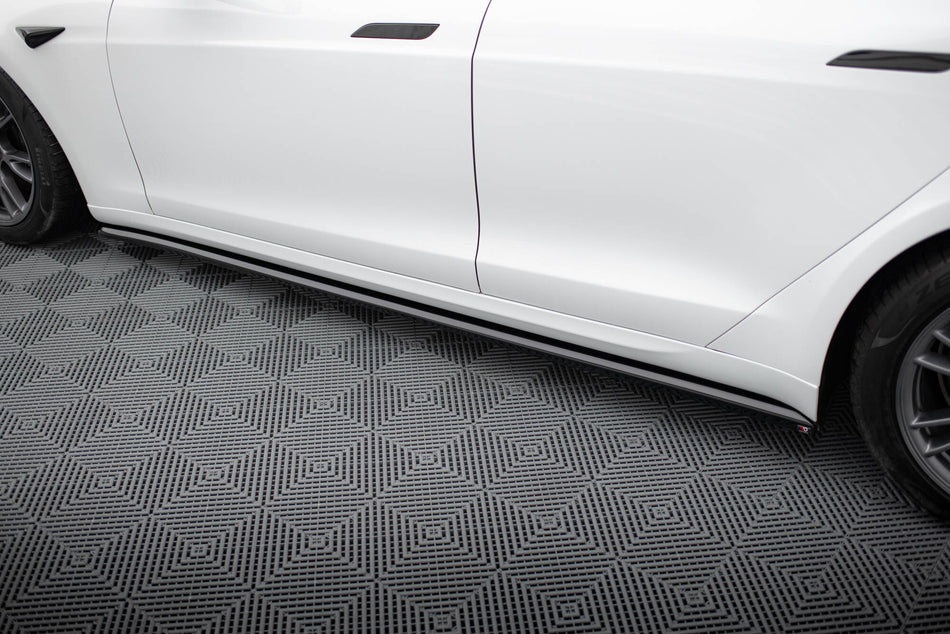 Side Skirts Diffusers V.2 suitable for Tesla Model S Plaid Mk1 Facelift