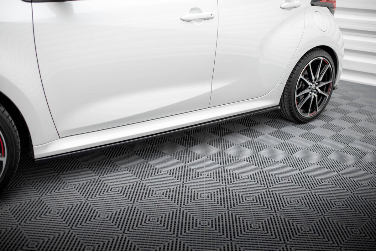 Side Skirts Diffusers V.2 suitable for Toyota Yaris Mk4