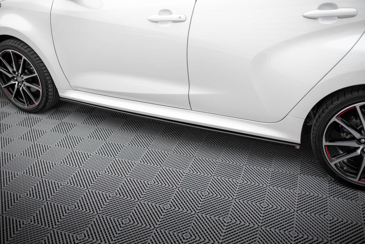 Side Skirts Diffusers V.2 suitable for Toyota Yaris Mk4