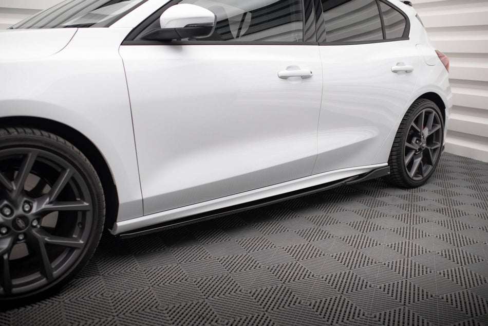 Side Skirts Diffusers V.4 suitable for Ford Focus ST / ST-Line Mk4 Facelift