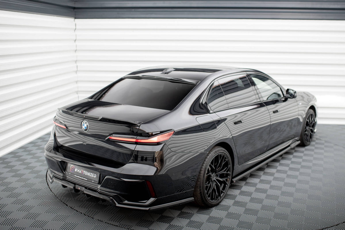 The extension of the rear window suitable for BMW 7 M-Pack / M760e / i7 M-Pack G70