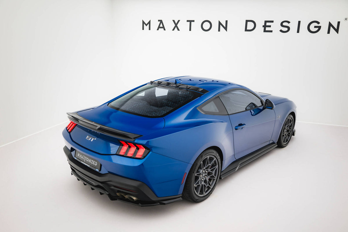 The extension of the rear window suitable for Ford Mustang GT Mk7