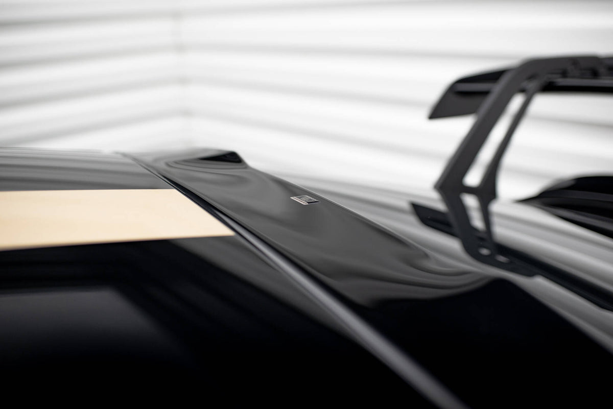 The extension of the rear window suitable for Porsche 911 992 GT3